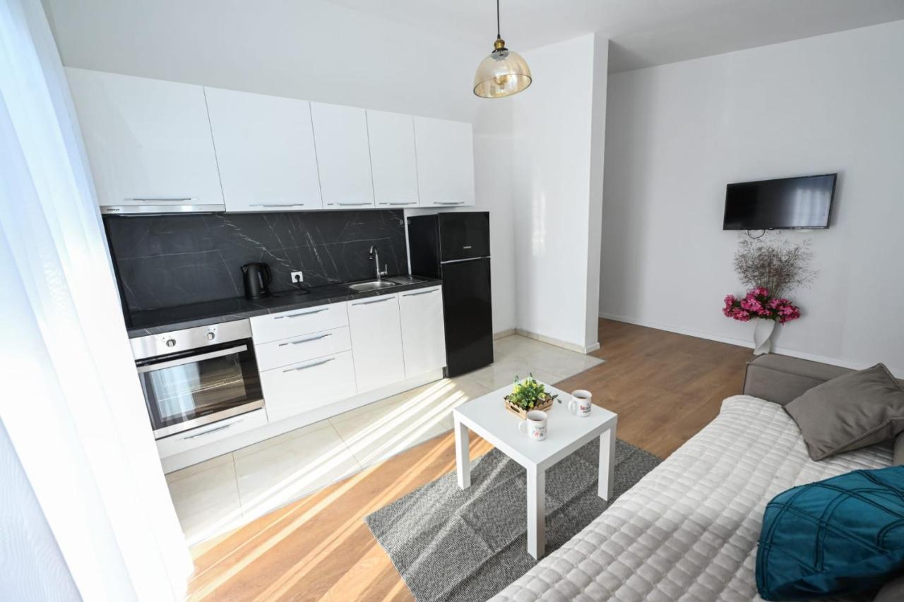 Apartments Astoria ヴィル エクステリア 写真