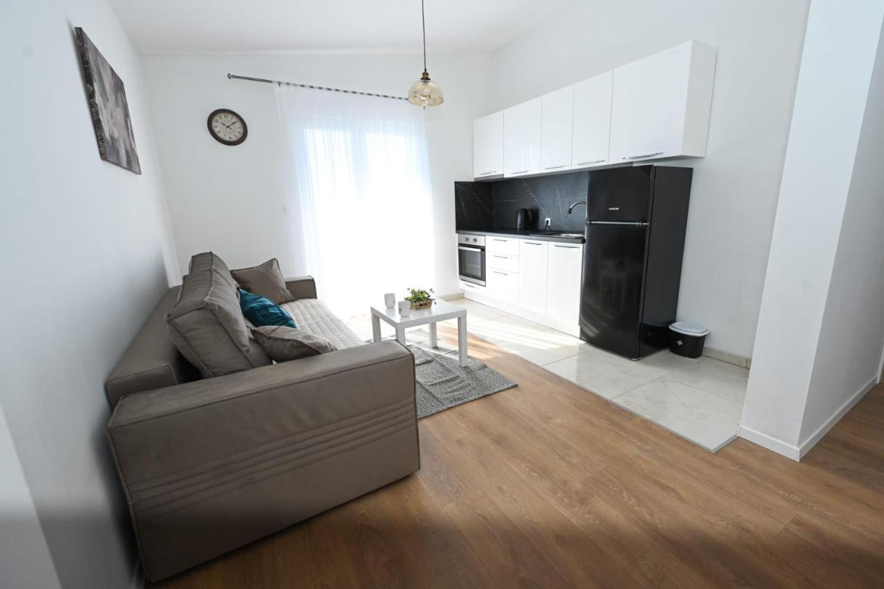 Apartments Astoria ヴィル エクステリア 写真